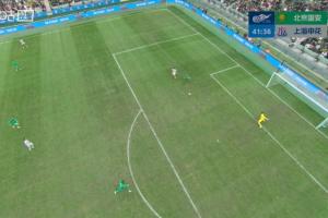 差点白给！金顺凯门前险些送礼张玉宁，薛庆浩迅速出击化解 配图