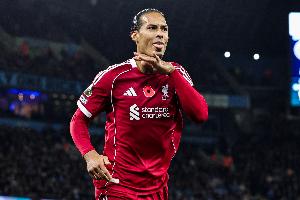 范戴克利物浦生涯265场英超均是首发，创赛事历史非门将球员纪录 配图