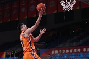 媒体人：小丁曾有一段时间是中国第一小前锋 但受伤后变成了流星 配图