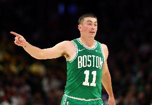 过于松弛了！普理查德最后一攻控时间直接八秒违例失误 配图