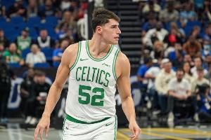 加尔扎:很荣幸能成为绿军的一员 找到节奏完成配合真的很享受 配图