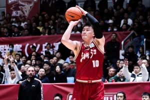 浙江官方:刘泽一腰椎间盘突出伴坐骨神经痛&棘间韧带损伤 伤停4周 配图