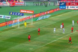 吧友们注意了到吗？“直播吧”广告牌亮相辽宁铁人主场铁西体育场 配图