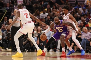 范弗里特:湖人对我们的包夹奏效了 我们没让对手付出代价 配图