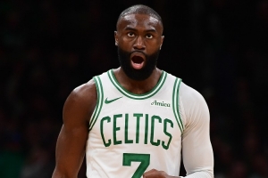 布朗单赛季32次30+ 超越小托马斯 凯尔特人队史近20年来位列第二 配图