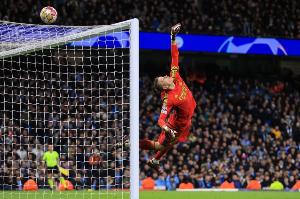 马卡：库尔图瓦受伤再次为卢宁提供绝佳机会，球门可以放心交给他 配图