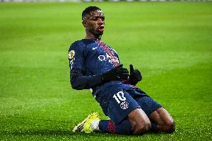 队报：巴尔科拉受伤，巴黎进攻三叉戟预计为登贝莱、杜埃和K77 配图