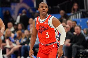 贝弗利:保罗这种传奇通常不会被这样对待 但快船没他确实变好了 配图