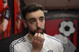 B费:马奎尔红牌我认为是正确的,但裁判也应该判给我们一个点球 配图