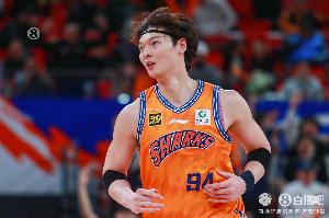 得分上双！王哲林半场7中4轻松拿到10分3篮板1抢断1盖帽 配图