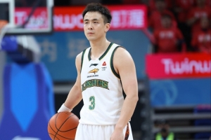 尽力了！赵继伟5记三分球空砍26分2板2助1断 配图