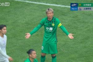 国安申诉要点球！马纳法禁区内疑似手球，主裁马宁无表示 配图