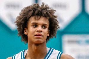 这长相绝对是亲生的~隆多儿子13岁征战高中联赛贡献25分7助 配图