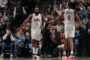 化学反应!哈登已为莫布里送22次助攻 后者接哈登传球命中率61.7% 配图