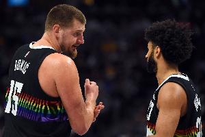 穆雷：我与约基奇在控球时都非常无私 我们通过眼神就能建立默契 配图