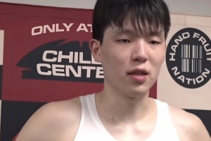 杨瀚森：有时候手像叉子一样 恨不得剁了它 需要及时调整 配图