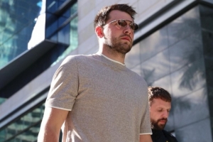 东契奇晒照庆祝:连胜八场&这是团队的力量 让我们继续前进! 配图