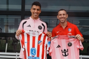 马克西·罗德里格斯造访迈阿密国际，与苏亚雷斯互赠球衣 配图