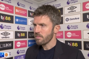 卡里克质疑点球判罚:我不明白怎么能一个判一个不判,简直是疯了 配图