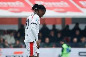 跟队记者：核磁共振检查排除莱奥出现结构性损伤可能性 配图