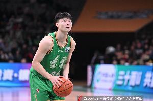 手热得发烫!鄢手骐半场4记三分球拿下两队最高13分外加3板1助 配图