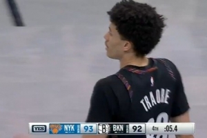 追到1分！布伦森2罚中1后特拉奥雷追身三分射进 唐斯两罚全丢 配图