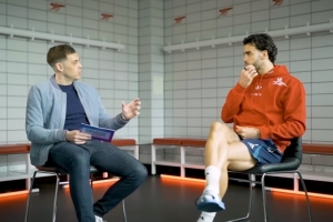 遇到过最强的前锋？拉亚：我会说是C罗，不过我还没和梅西交手过 配图