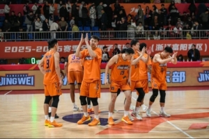 感谢球迷 感谢富阳 配图