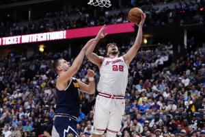 白热化！火箭&掘金&森林狼的胜场差一样 均落后西三湖人2.5个胜场 配图