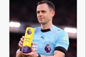 愤怒！曼联球迷英超社媒下抗议：光天化日抢劫 裁判是“最佳” 配图