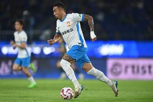 戴维森：胜利源自永不放弃，我们在场上像是一家人 配图