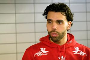 遇到过的最强前锋？拉亚：我会说是C罗，我还没和梅西交过手呢 配图