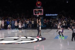 皆大欢喜！剩1.5秒篮网落后1分 开球给后场绝杀投出离谱三不沾 配图