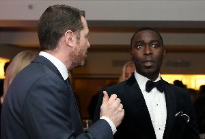 安迪·科尔：裁判判罚标准不统一，阿玛德被推倒为何不判点球？ 配图