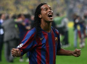 罗纳尔迪尼奥迎46岁生日，巴萨官推晒昔日精彩集锦为其庆生 配图