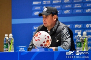 斯卢茨基：比分很好反映了双方的实力 拉唐踢前腰因特谢拉缺席 配图