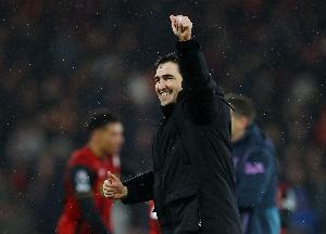 伊劳拉生涯8次面对曼联均保持不败,球员时代2胜+执教后2胜4平 配图