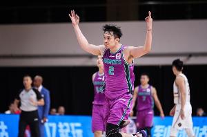 媒体人谈山东是否退役丁彦雨航球衣:物是人非 CBA标准比NBA严苛 配图