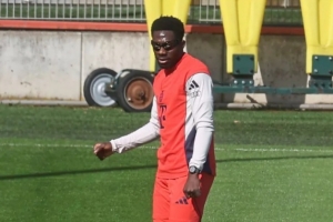 图片报：戴维斯佩戴特制眼镜训练，预计国际比赛日之后复出 配图