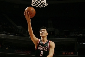 维拉纽瓦：当易建联替补让我生气 他走后我打出生涯最佳赛季 配图