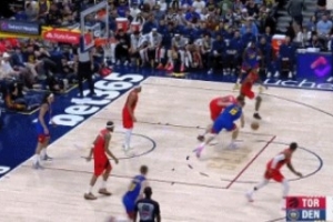 真是打不动！约基奇单打珀尔特尔被直接抢断 巴雷特快攻上篮得手 配图