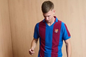 每体：西甲第31轮各队将穿复古球衣，耐克产能不足巴萨球衣还得等 配图