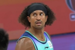 这比赛又臭又长!两队合计76罚!宁波42罚28中 广州34罚30中 配图