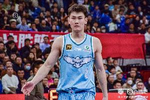 进攻真滴稳!王睿泽打满半场 10中5&三分6中3贡献13分 配图