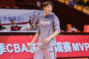 媒体人：这么些年过去 没有一个3号位能达到丁彦雨航的高度 配图