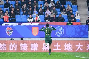 记者:假设王钰栋去汉堡踢德比戴帽被骂,官方采访能是这态度吗? 配图