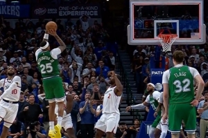 进加时！华盛顿中投出手命中 但超时在先绝杀无效 配图