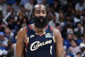 哈登斩获骑士生涯首场20+10助攻 也是队史单场20+10助最老球员 配图