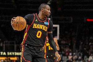 状态糟糕至极！库明加持球启动走步失误 此前四次出手全打铁 配图