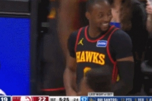 老东家我来了！库明加首节替补登场 登场时笑容满面 配图